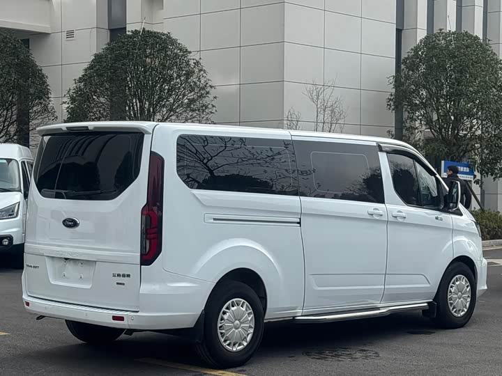 Ford Transit 2023 2023款 2.0T柴油自动商旅型中轴低顶7/8/9座