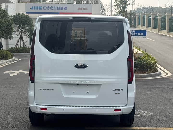 Ford Transit 2023 2023款 2.0T柴油自动商旅型中轴低顶7/8/9座