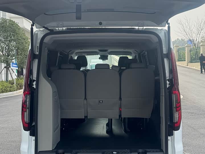 Ford Transit 2023 2023款 2.0T柴油自动商旅型中轴低顶7/8/9座