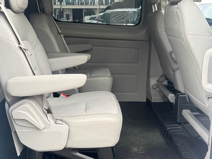 Ford Transit 2023 2023款 2.0T柴油自动商旅型中轴低顶7/8/9座