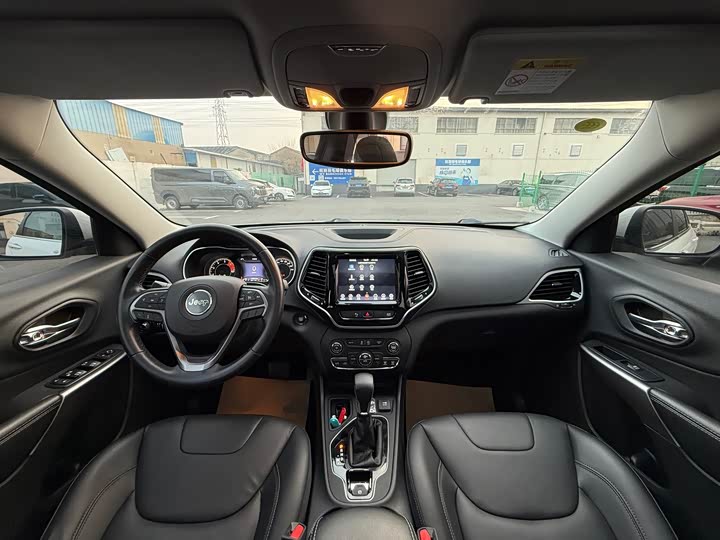 Jeep Cherokee 2020 2020款 2.0T 两驱领先版