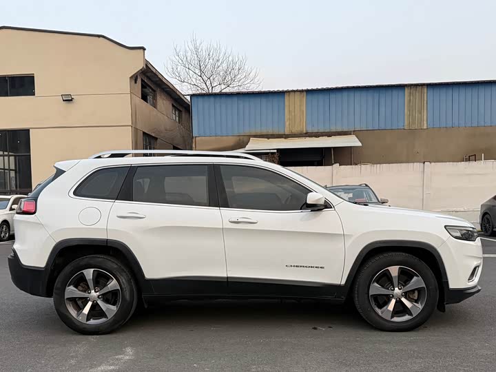 Jeep Cherokee 2020 2020款 2.0T 两驱领先版
