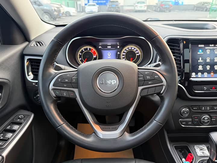Jeep Cherokee 2020 2020款 2.0T 两驱领先版