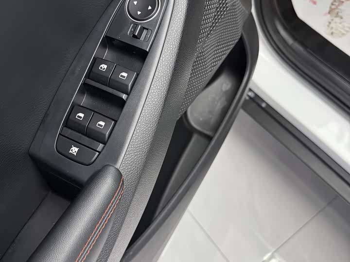 Kia KX3 2021 2021款 1.5L CVT潮流版