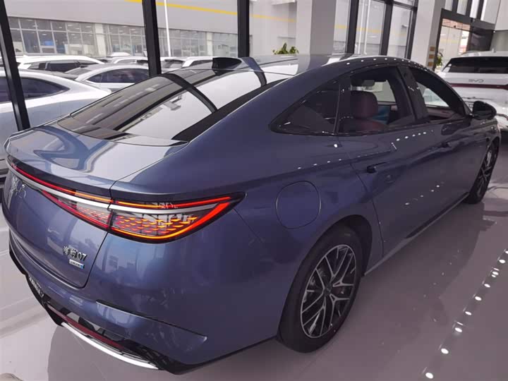 BYD Seal 07 DM-i Hybrid 2025 2025款 智驾版 DM-i 1.5L 125km 尊贵型