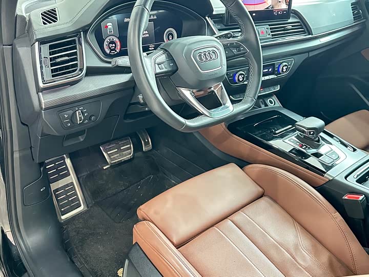 Audi Q5L 2025 2025款 45周年典藏版 40 TFSI 豪华动感型