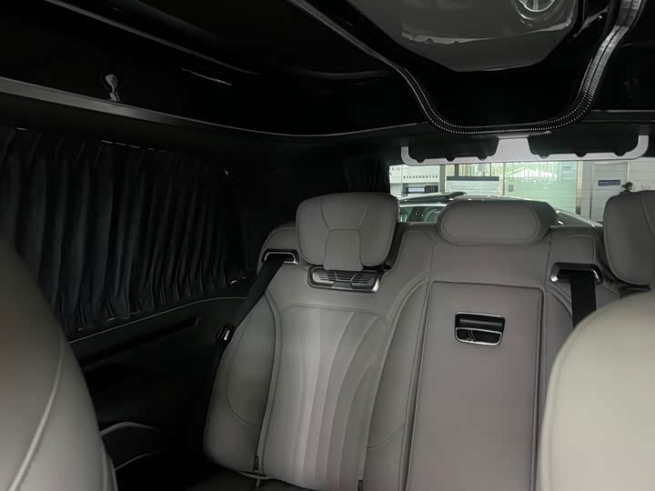 Mercedes-Benz V-Class 2024 2024款 V 300 L 长轴距尊贵版