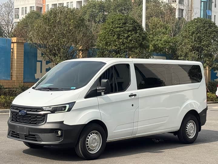 Ford Transit 2023 2023款 2.0T柴油自动多功能商用车中轴低顶5/6座