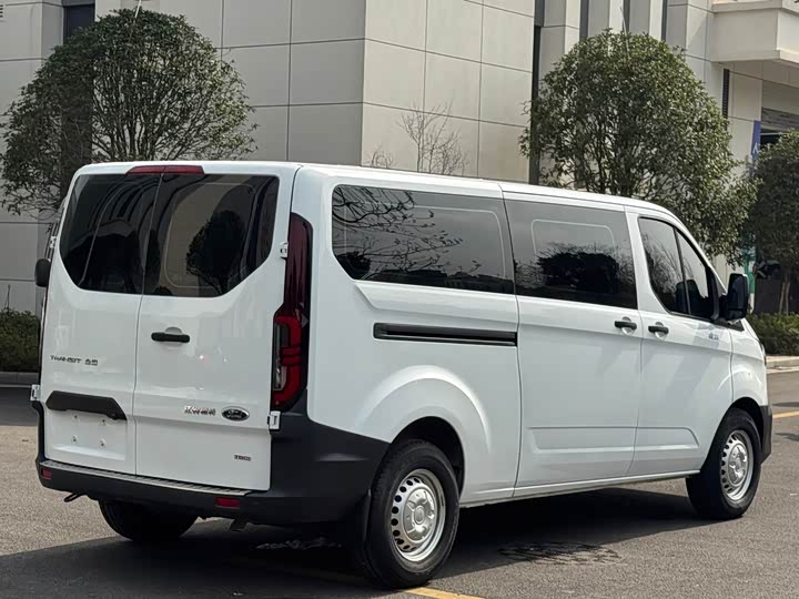 Ford Transit 2023 2023款 2.0T柴油自动多功能商用车中轴低顶5/6座