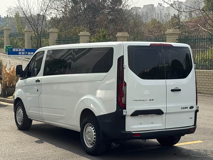 Ford Transit 2023 2023款 2.0T柴油自动多功能商用车中轴低顶5/6座