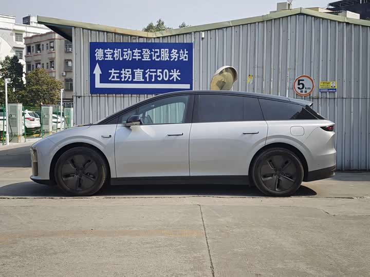 LiXiang i6 2025 2025款 两驱标准版