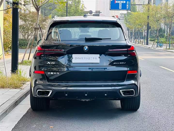 BMW X5 2025 2025款 xDrive 30Li 尊享型M运动曜夜套装