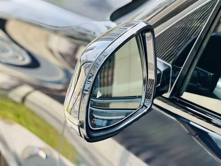 BMW X5 2025 2025款 xDrive 30Li 尊享型M运动曜夜套装