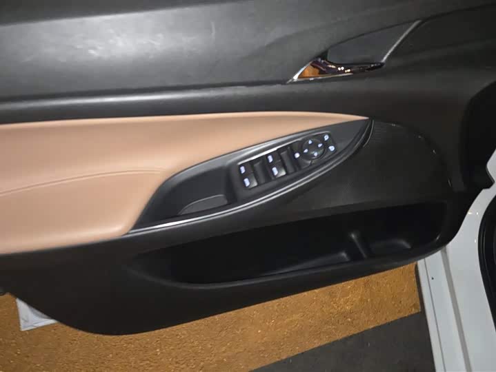 Buick GL6 2021 2021款 323T 轻混动互联豪华型