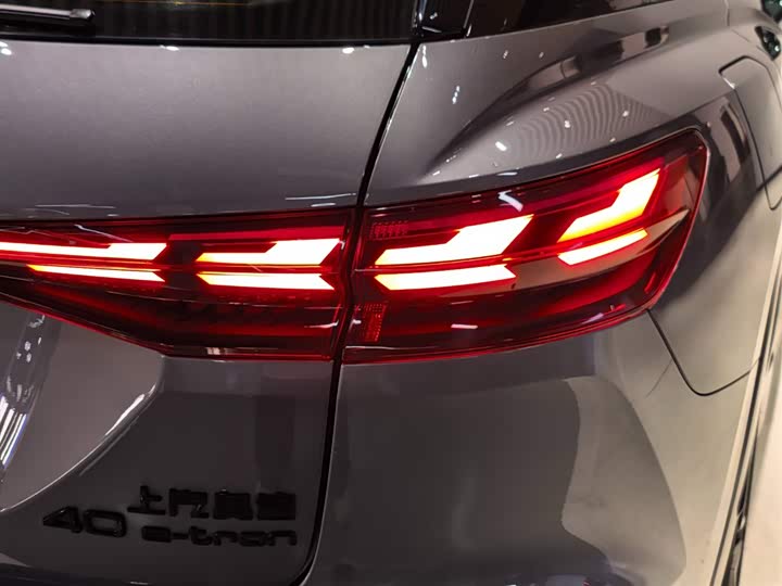 Audi Q5 e-tron 2022 2022款 40 e-tron 星耀型 锦衣套装