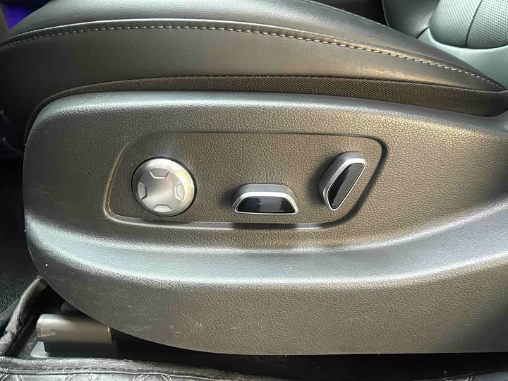 Hongqi HS7 2024 2024款 2.0T 自动四驱旗享版 七座