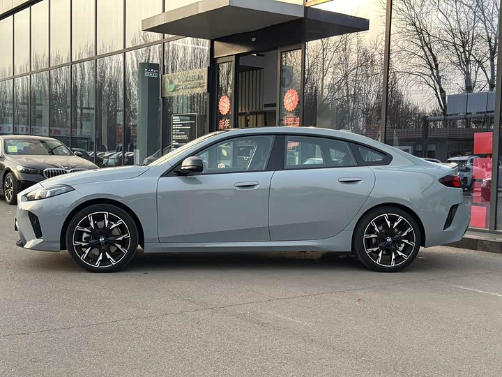 BMW 2 Series 2025 2025款 225L M运动曜夜套装