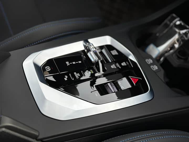 BMW 2 Series 2025 2025款 225L M运动曜夜套装