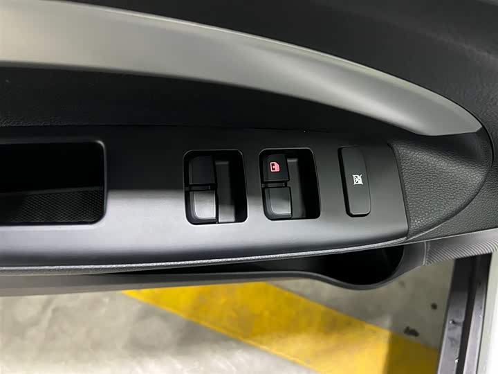 Kia KX1 2026 2026款 1.4L 天窗版