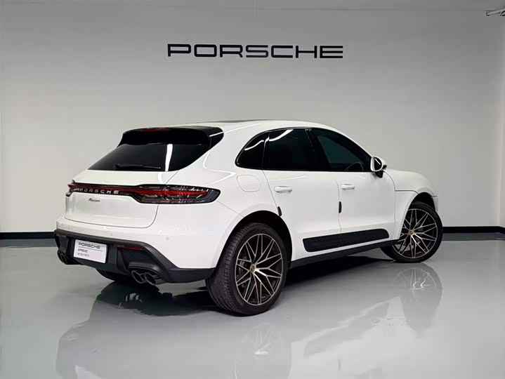 2025 Porsche Macan