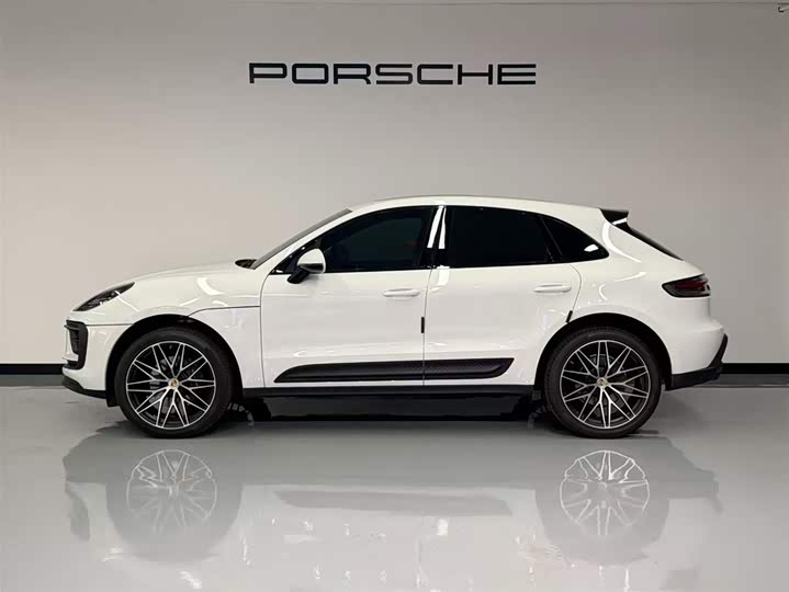 2025 Porsche Macan
