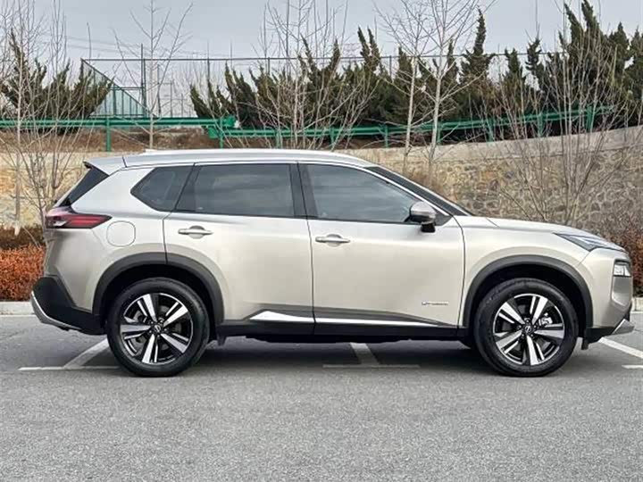 Nissan X-Trail 2023 2023款 e-POWER 超混双电机四驱至尊版