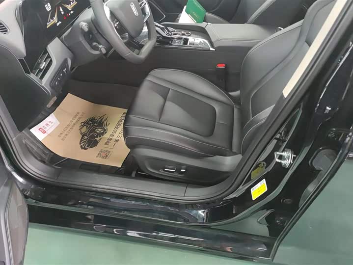 Bestune B70 2025 2025款 龙耀版 1.5T 乐享定制型