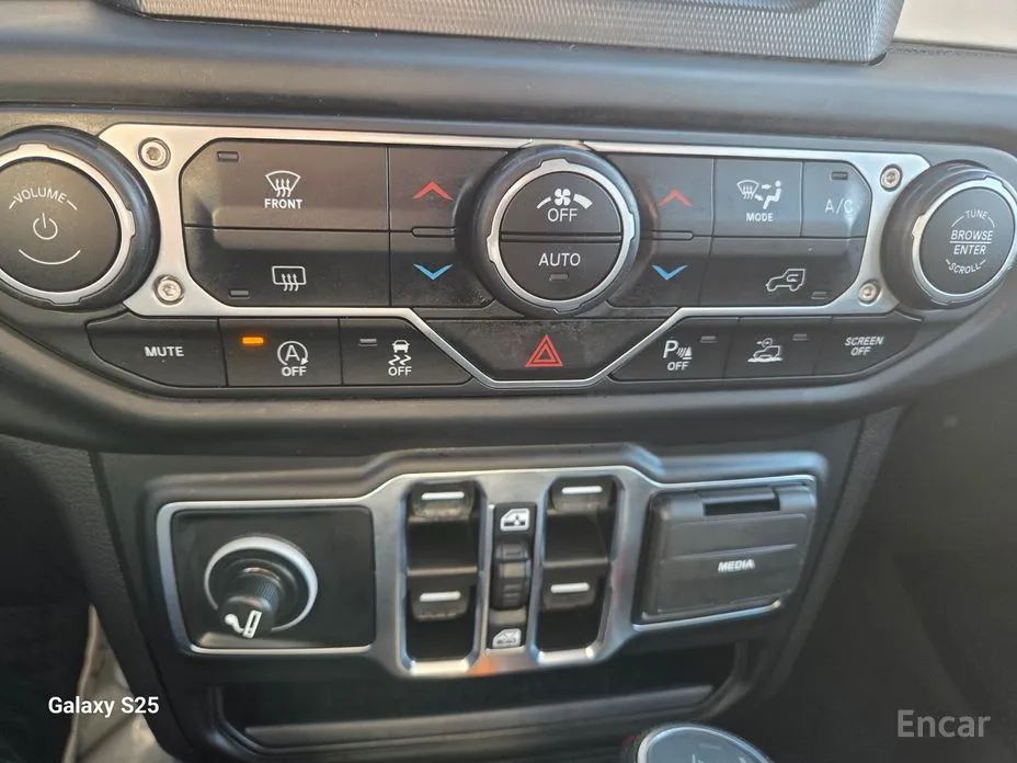 Jeep Wrangler 2018 2.0 Sport 4Door Islander Edition