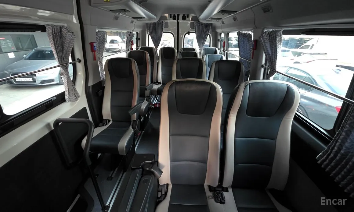 Hyundai Solati 2015 15-seater