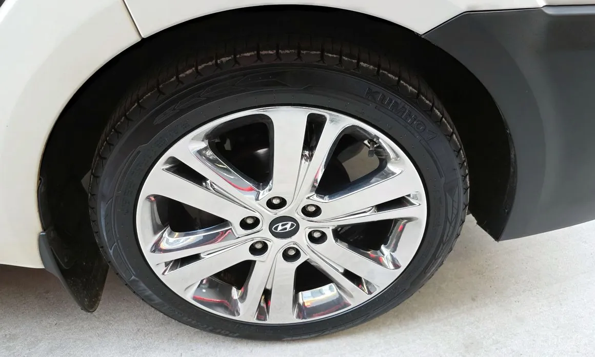 Hyundai Solati 2015 15-seater