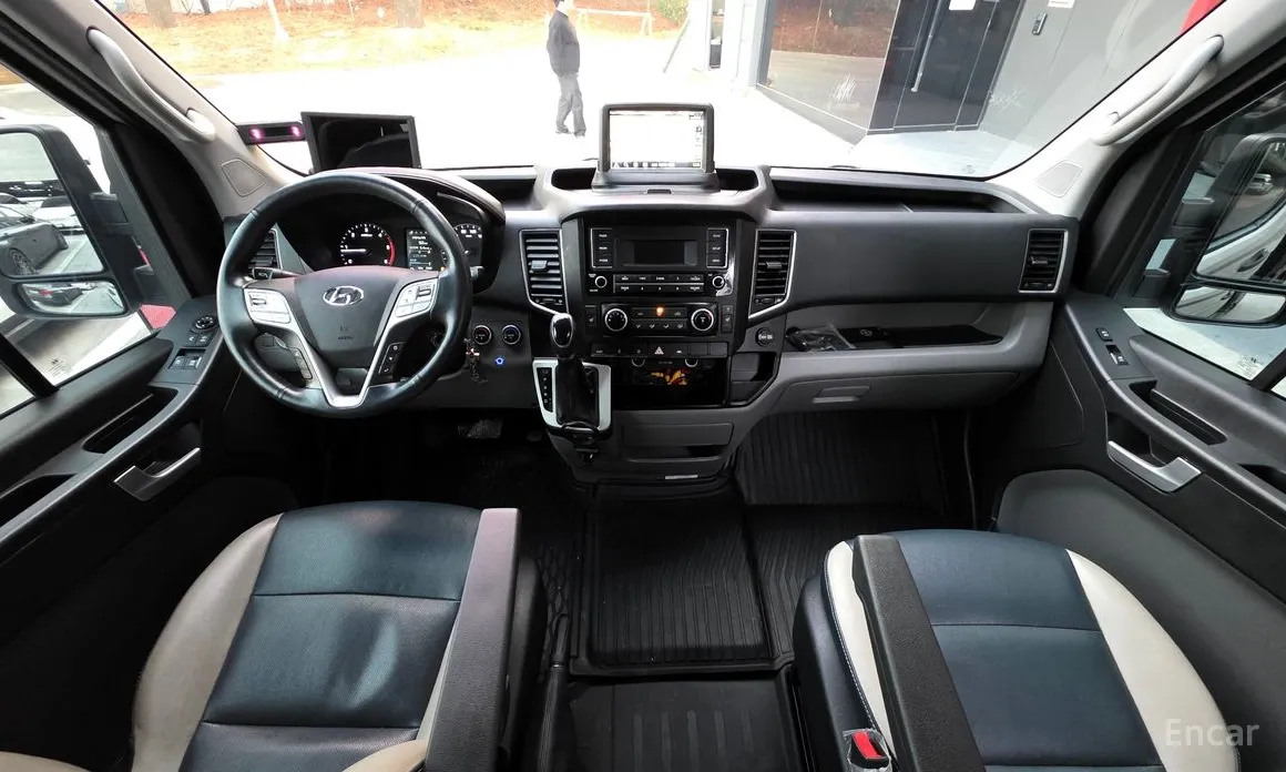 Hyundai Solati 2015 15-seater