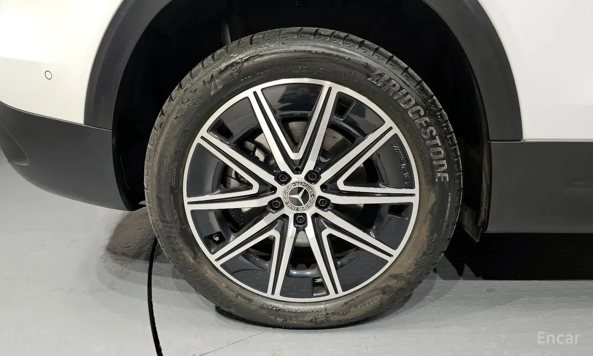 Mercedes-Benz EQB 2022 EQB300 4MATIC AMG Line