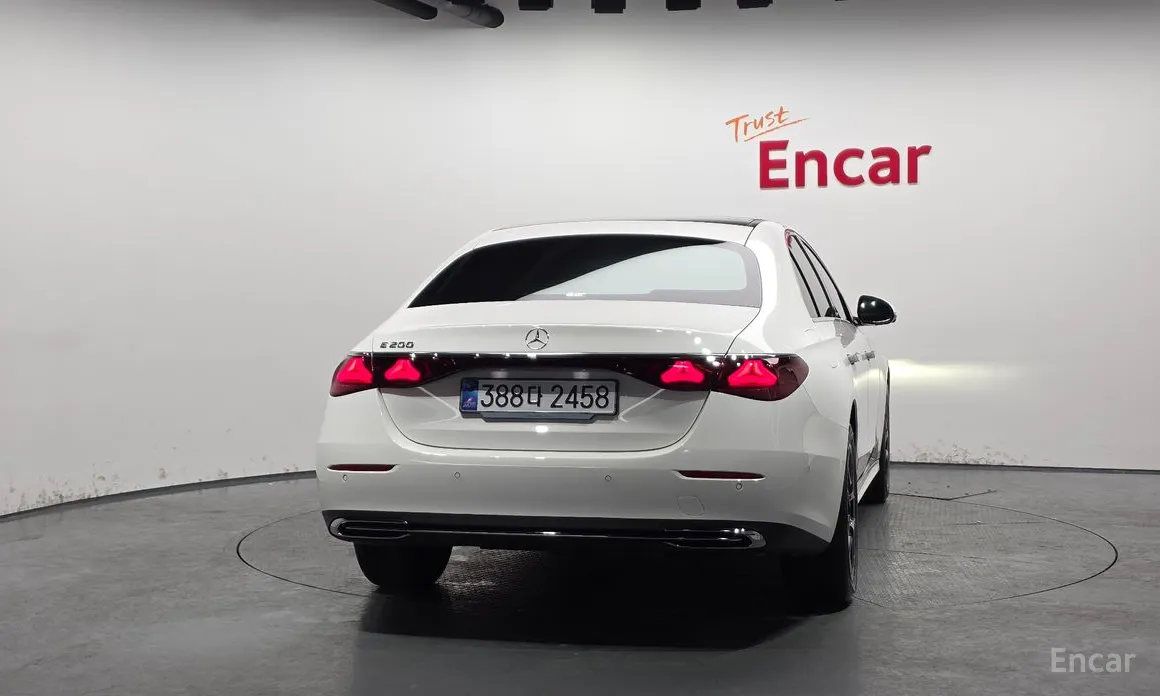 Mercedes-Benz E-Class 2024 E200 Avantgarde