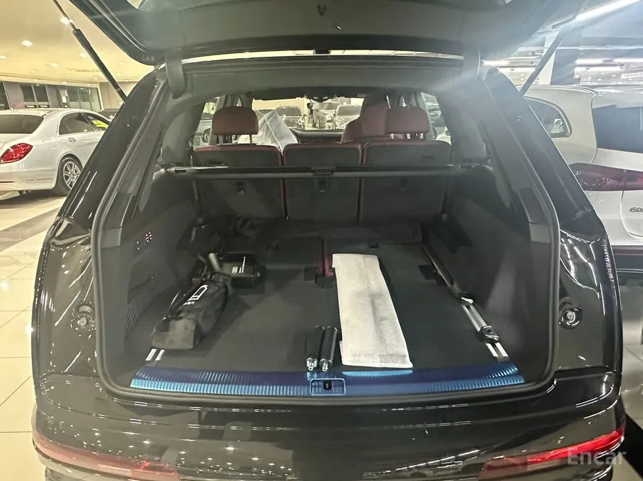 Audi SQ7 2023 4.0 TFSI Quattro