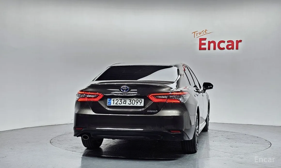 Toyota Camry 2017 2.5 XLE Hybrid