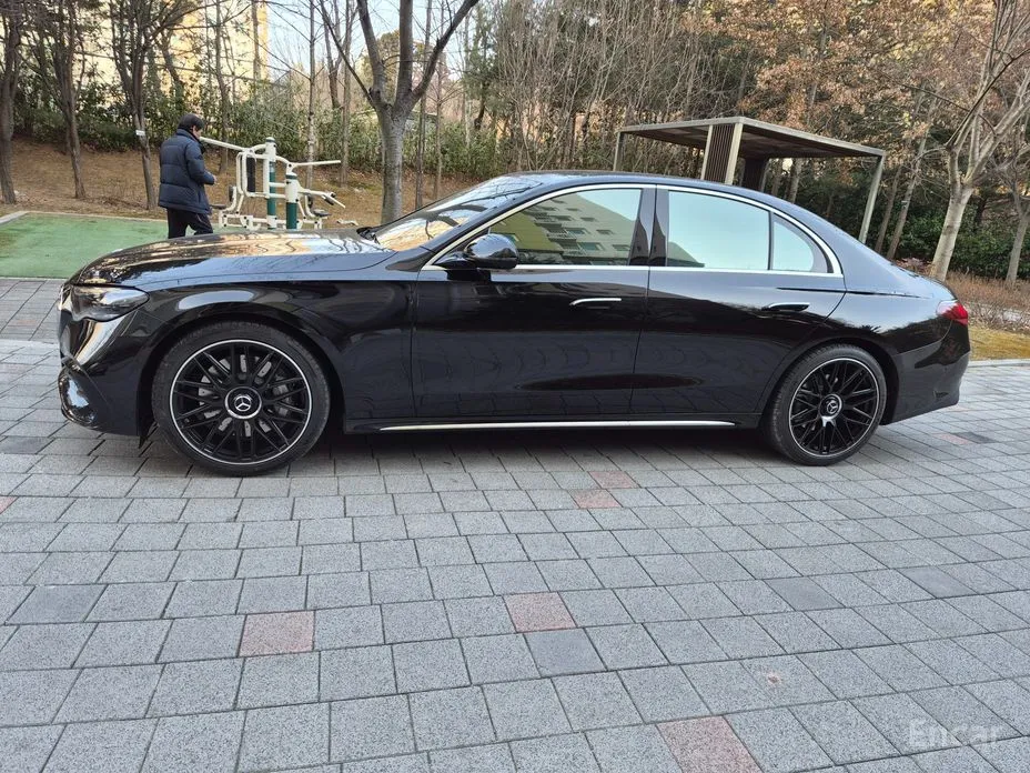Mercedes-Benz E-Class 2024 E300 4MATIC AMG Line