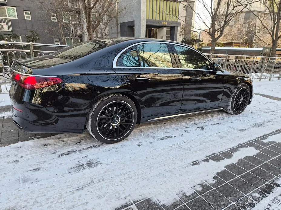 Mercedes-Benz E-Class 2024 E300 4MATIC AMG Line
