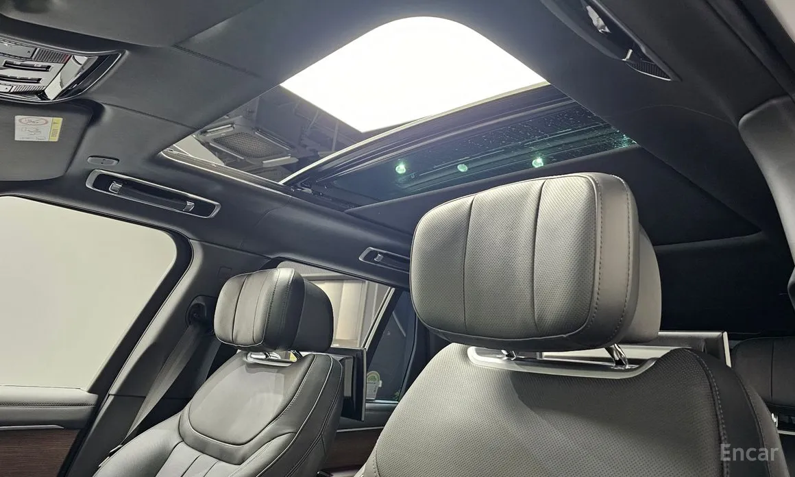 Land Rover Range Rover 2022 P550E AB