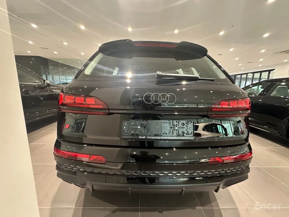 Audi SQ7 2023 4.0 TFSI Quattro