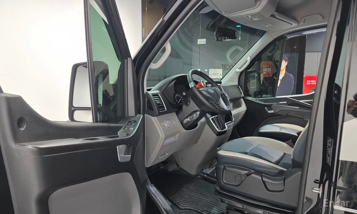 Hyundai Solati 2015 15-seater