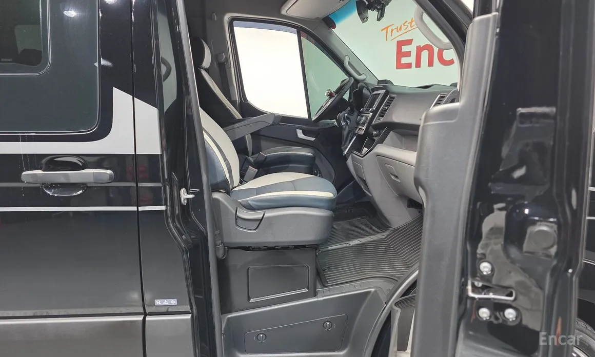 Hyundai Solati 2015 15-seater