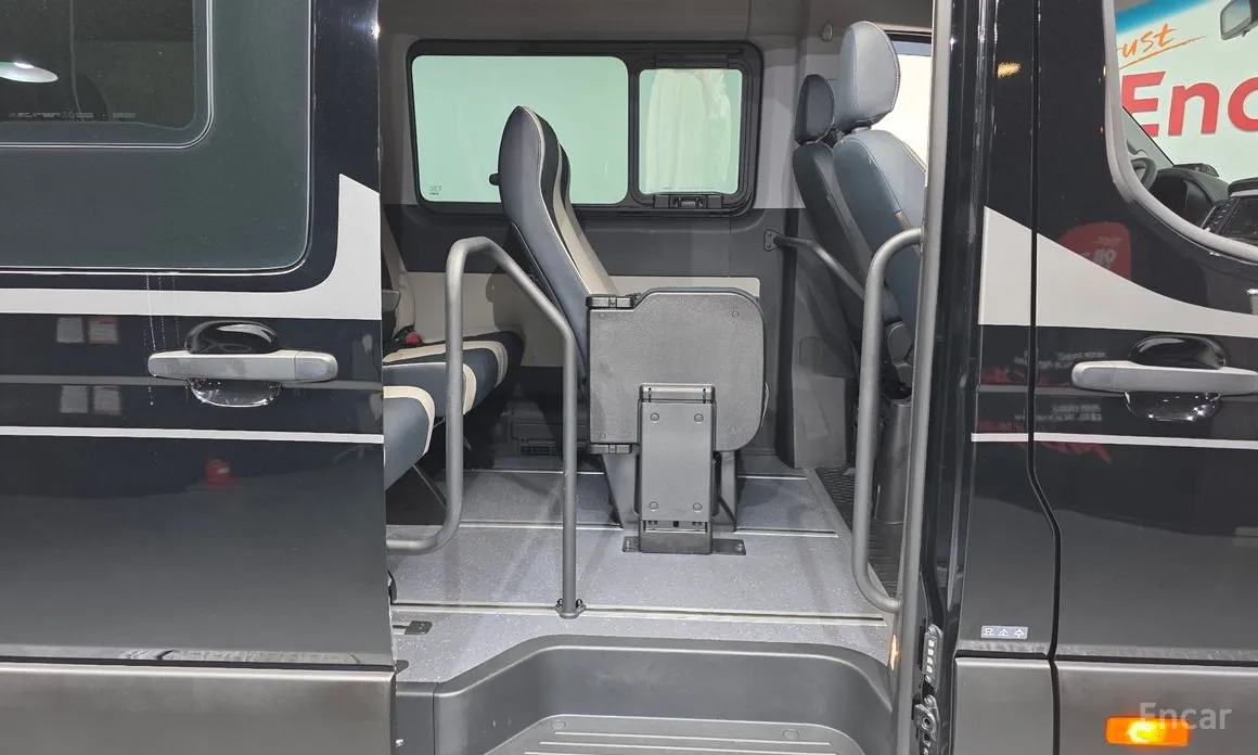 Hyundai Solati 2015 15-seater