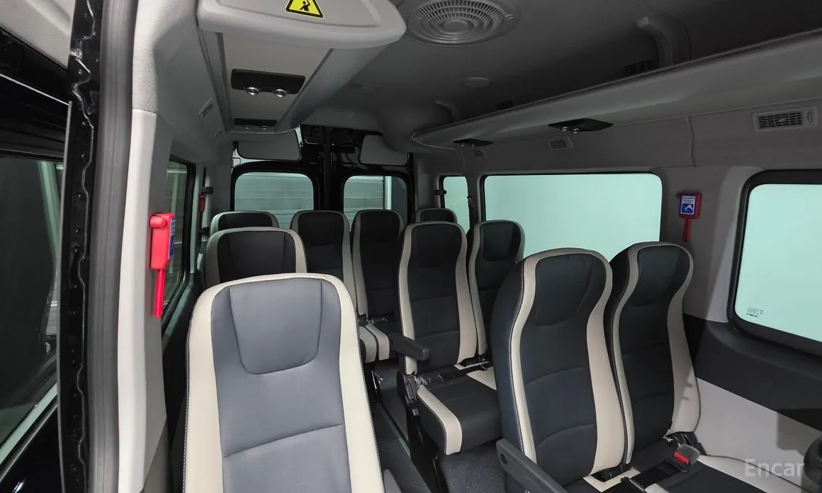 Hyundai Solati 2015 15-seater