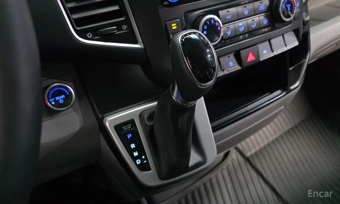 Hyundai Solati 2015 15-seater