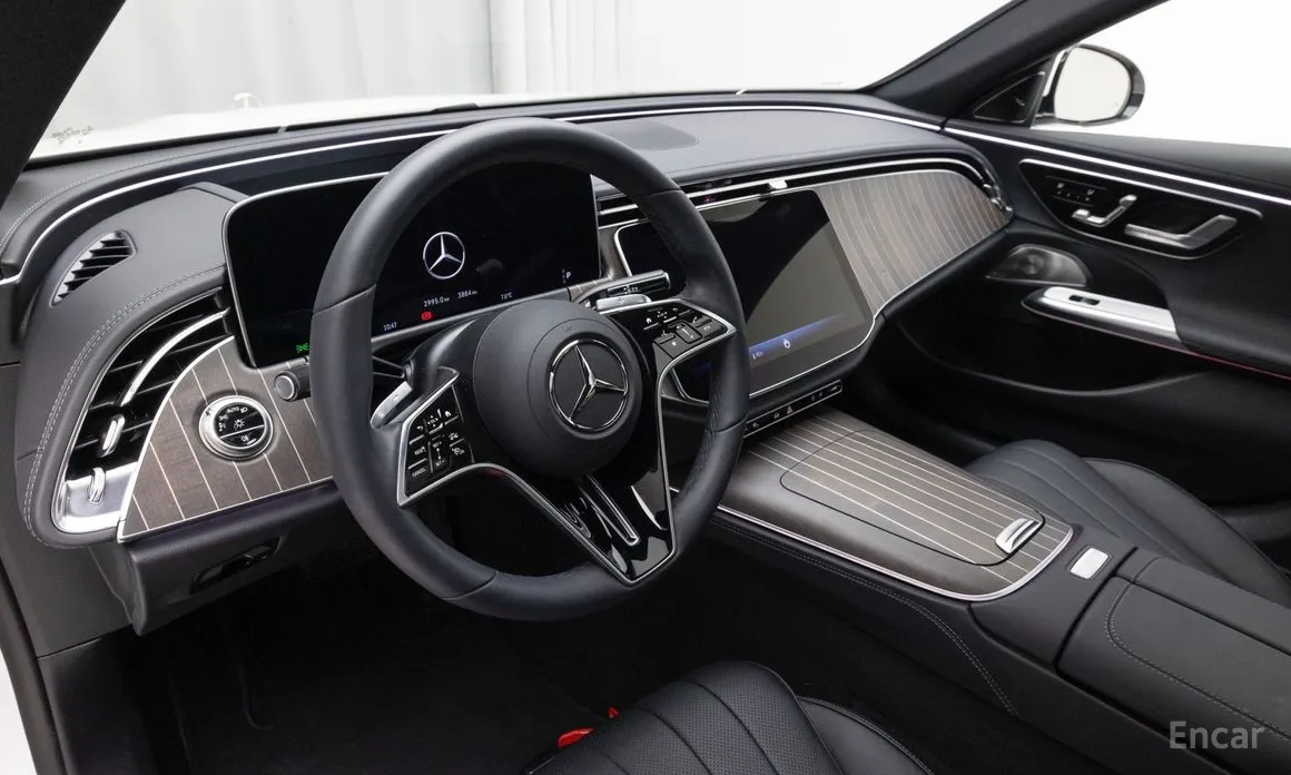 Mercedes-Benz E-Class 2024 E300 4MATIC Exclusive