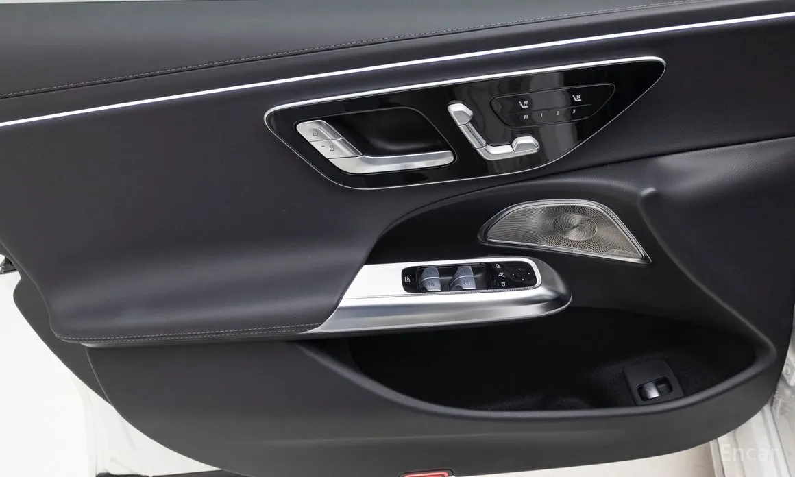 Mercedes-Benz E-Class 2024 E300 4MATIC Exclusive