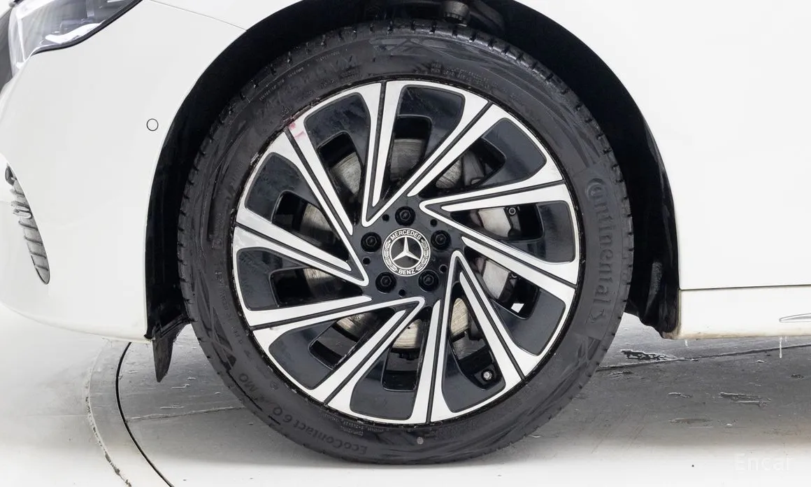 Mercedes-Benz E-Class 2024 E300 4MATIC Exclusive