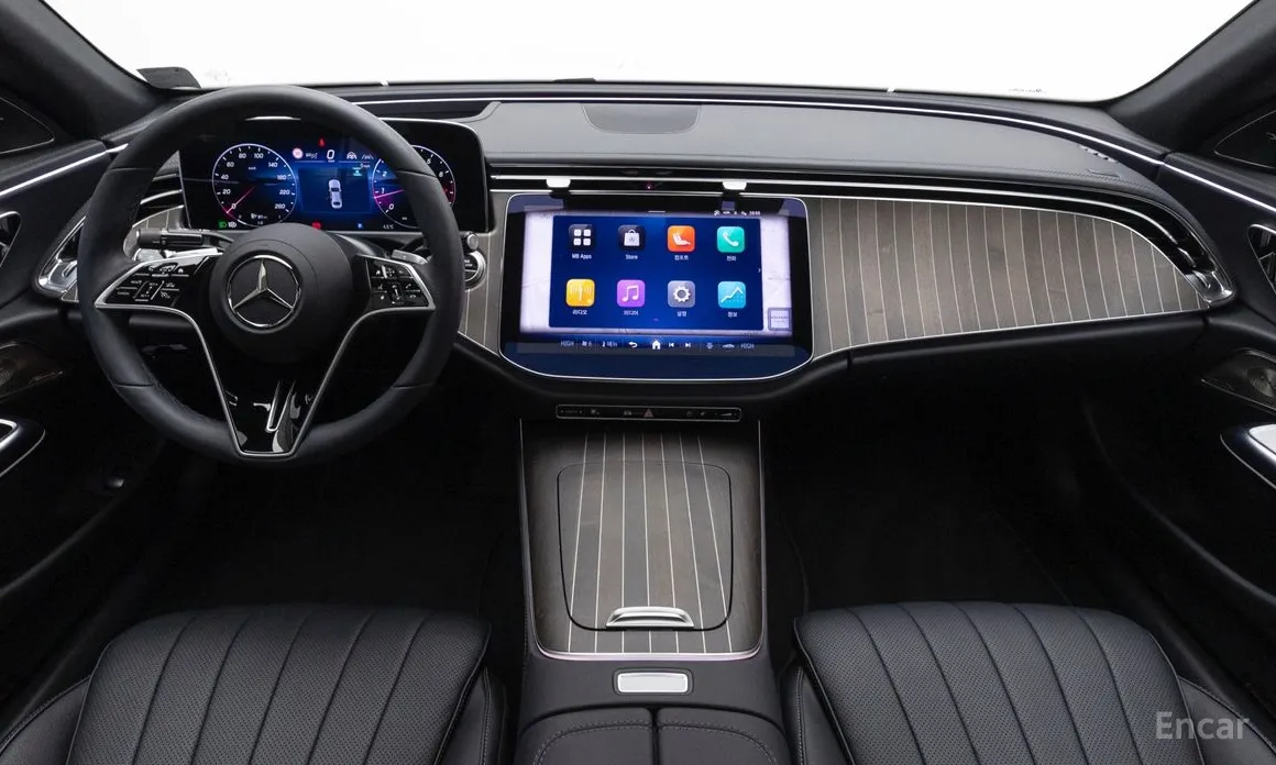 Mercedes-Benz E-Class 2024 E300 4MATIC Exclusive