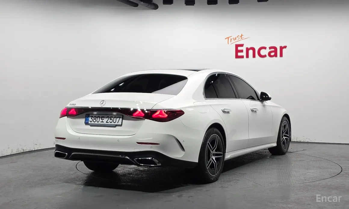 Mercedes-Benz E-Class 2024 E200 Avantgarde Limited