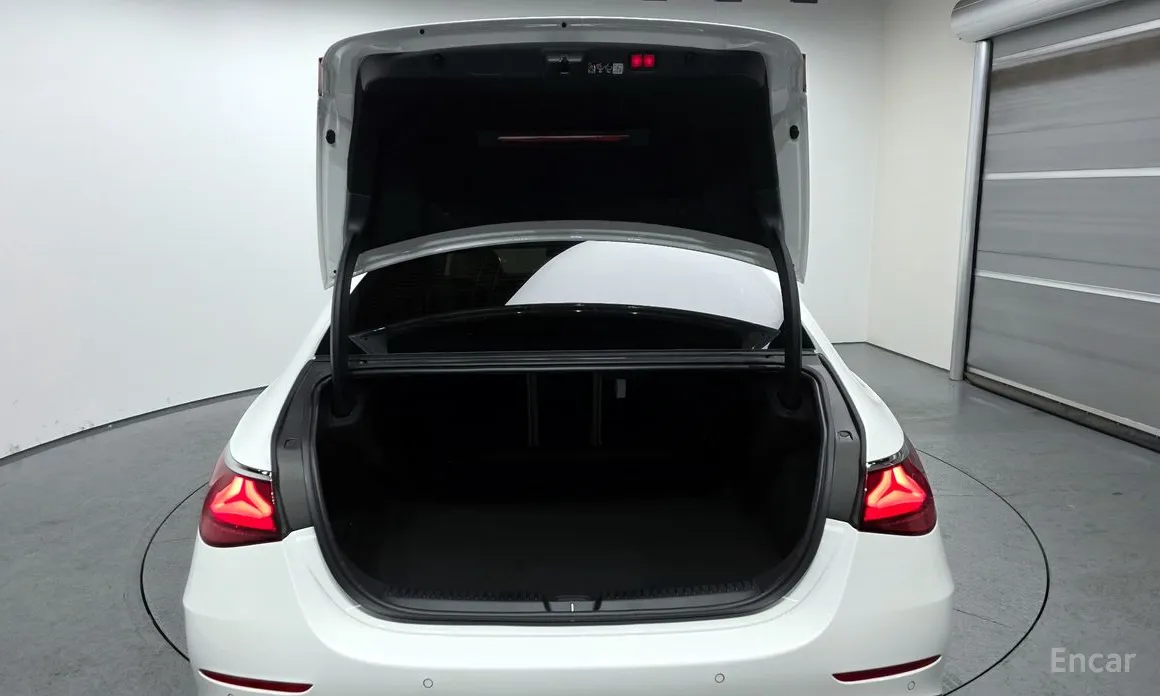 Mercedes-Benz E-Class 2024 E200 Avantgarde Limited